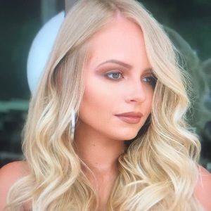 Meet your Posher, Bobbie